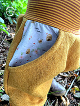 Lade das Bild in den Galerie-Viewer, WOLLWALK-HOSE SENFGELB BIENENVOLK