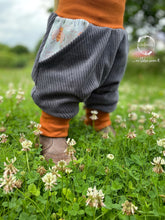 Lade das Bild in den Galerie-Viewer, CORDNICKY-HOSE DUNKELGRAU BIENCHEN SUM HERUM
