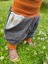 Lade das Bild in den Galerie-Viewer, CORDNICKY-HOSE DUNKELGRAU BIENCHEN SUM HERUM