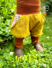 Lade das Bild in den Galerie-Viewer, MUSSELIN-HOSE SENFGELB HERZEN