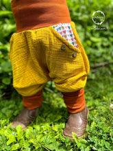 Lade das Bild in den Galerie-Viewer, MUSSELIN-HOSE SENFGELB HERZEN
