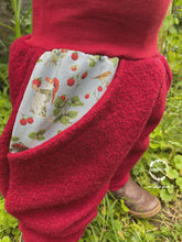 Lade das Bild in den Galerie-Viewer, WOLLWALK-HOSE ROT ERDBEERZWERG