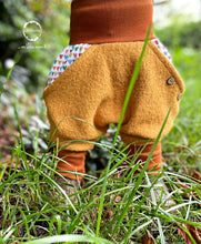 Lade das Bild in den Galerie-Viewer, WOLLWALK-HOSE SENFGELB HERZEN