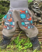 Lade das Bild in den Galerie-Viewer, WOLLWALK-HOSE GRAU WALDTIERE
