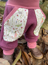 Lade das Bild in den Galerie-Viewer, WOLLWALK-HOSE ALTROSA WIESENELFEN