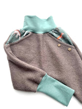 Lade das Bild in den Galerie-Viewer, WOLLWALK-HOSE GRAU WALDTIERE MINT
