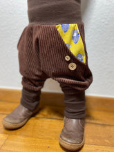 Lade das Bild in den Galerie-Viewer, CORDNICKY-HOSE BRAUN WIKINGER BO