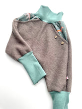 Lade das Bild in den Galerie-Viewer, WOLLWALK-HOSE GRAU WALDTIERE MINT