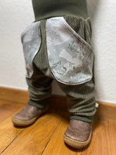 Lade das Bild in den Galerie-Viewer, CORDNICKY-HOSE KHAKI TAUBEN