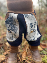 Lade das Bild in den Galerie-Viewer, WOLLWALK-HOSE DUNKELBLAU FUSSBALLFREUNDE