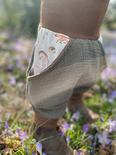 Lade das Bild in den Galerie-Viewer, MUSSELIN-HOSE KHAKI WALDTIERE