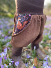 Lade das Bild in den Galerie-Viewer, MUSSELIN-HOSE BRAUN BOHO EICHHÖRNCHEN