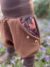 Lade das Bild in den Galerie-Viewer, MUSSELIN-HOSE BRAUN BOHO EICHHÖRNCHEN