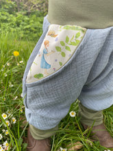 Lade das Bild in den Galerie-Viewer, MUSSELIN-HOSE HELLBLAU EINHORNSCHAF