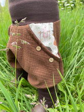 Lade das Bild in den Galerie-Viewer, MUSSELIN-HOSE BRAUN BAUERNHOFTIERE