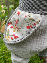 Lade das Bild in den Galerie-Viewer, MUSSELIN-HOSE GRAU HAGEBUTTENELFEN