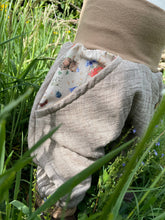 Lade das Bild in den Galerie-Viewer, MUSSELIN-HOSE NATUR MELIERT REHWIESE