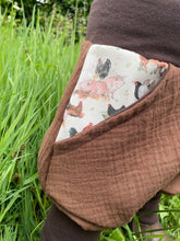 Lade das Bild in den Galerie-Viewer, MUSSELIN-HOSE BRAUN BAUERNHOFTIERE