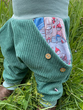 Lade das Bild in den Galerie-Viewer, CORDNICKY-HOSE MINT WICHTELWELT