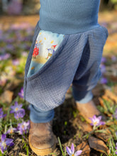 Lade das Bild in den Galerie-Viewer, MUSSELIN-HOSE JEANSBLAU PIPPA UND PELLE