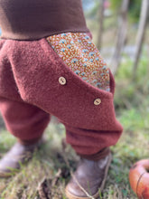 Lade das Bild in den Galerie-Viewer, WOLLWALK-HOSE ROST MUSTER