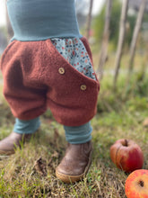 Lade das Bild in den Galerie-Viewer, WOLLWALK-HOSE ROST BLUMEN MUSTER