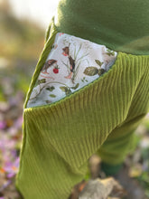 Lade das Bild in den Galerie-Viewer, CORDNICKY-HOSE HELLGRÜN BLÜHTENELFEN