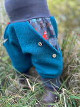 Lade das Bild in den Galerie-Viewer, WOLLWALK-HOSE PETROL WALDTIERE