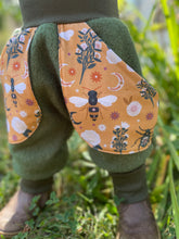 Lade das Bild in den Galerie-Viewer, WOLLWALK-HOSE KHAKI BIENEN