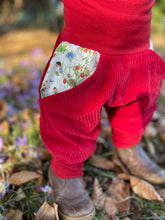 Lade das Bild in den Galerie-Viewer, CORDNICKY- HOSE ROT KLAUS SAUSEBRAUS