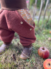 Lade das Bild in den Galerie-Viewer, WOLLWALK-HOSE ROST MUSTER