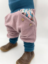 Lade das Bild in den Galerie-Viewer, CORDNICKY-HOSE ALTROSA PFAU