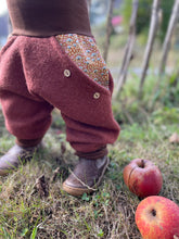 Lade das Bild in den Galerie-Viewer, WOLLWALK-HOSE ROST MUSTER