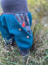 Lade das Bild in den Galerie-Viewer, WOLLWALK-HOSE PETROL WALDTIERE