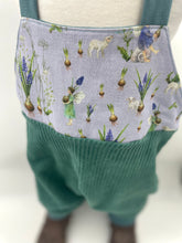 Lade das Bild in den Galerie-Viewer, Schlupf- Latzhose Bio Breitcordnicky Mint Frühlingselfen Mitwachsend
