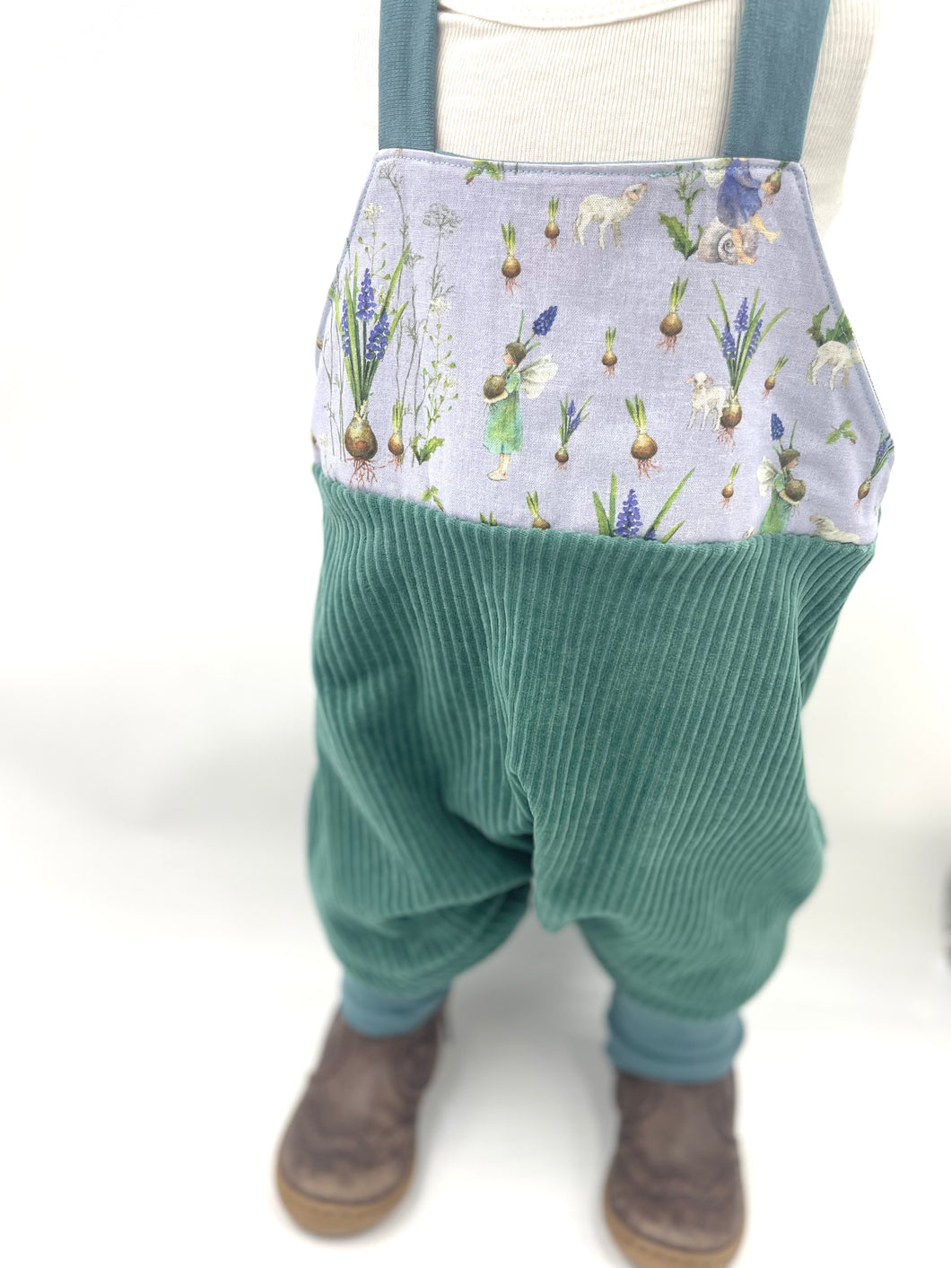 Schlupf- Latzhose Bio Breitcordnicky Mint Frühlingselfen Mitwachsend