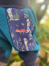 Lade das Bild in den Galerie-Viewer, WOLLWALK-HOSE Petrol/Dunkelblau kleiner Endecker Taschen Kniepatches
