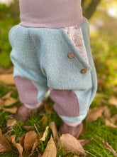 Lade das Bild in den Galerie-Viewer, WOLLWALK-HOSE Mint/Grau Eisbär Pinguin Robbe Taschen Kniepatches
