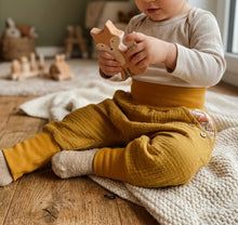 Lade das Bild in den Galerie-Viewer, Musselin-Hose Senfgelb Fuchs und Eule Taschen
