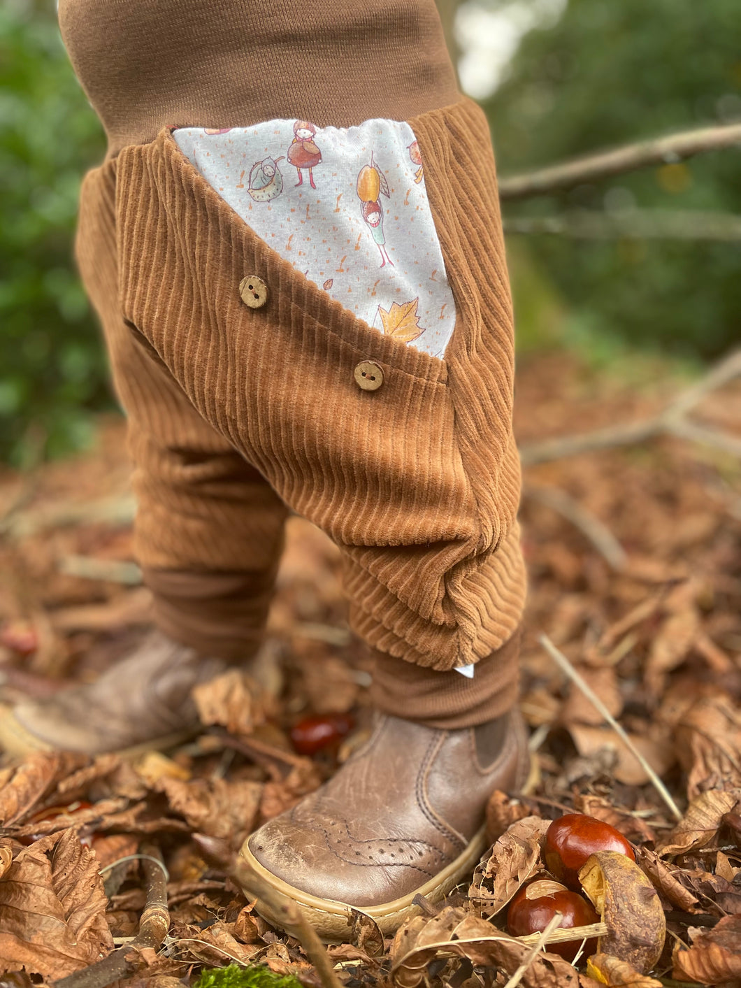 CORDNICKY-HOSE HELLBRAUN HERBSTWICHTEL