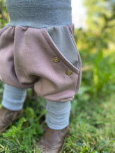 Lade das Bild in den Galerie-Viewer, BIO SOFT SWEAT HOSE Altrosa/Grau Uni Taschen Mitwachsend
