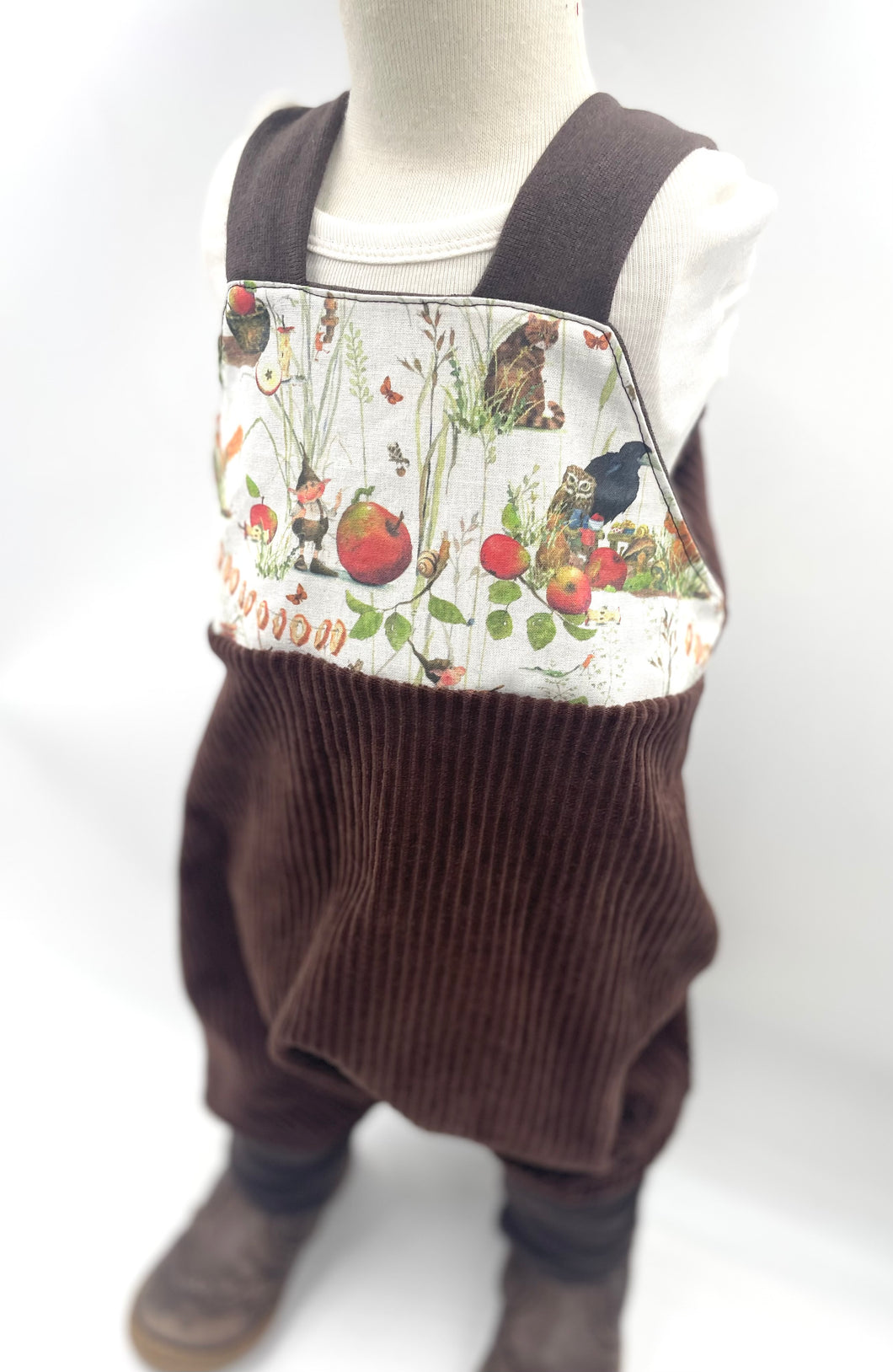 Schlupf- Latzhose Bio Breitcordnicky Braun Bertie Pomm Zwerg Mitwachsend