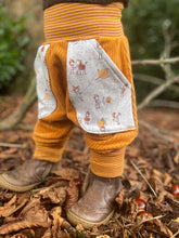 Lade das Bild in den Galerie-Viewer, CORDNICKY-HOSE SENFGELB HERBSTWICHTEL
