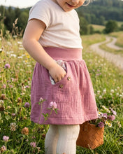 Lade das Bild in den Galerie-Viewer, Musselin Rock Altrosa Klee Blumen mit oder ohne Haarband
