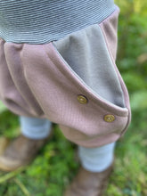 Lade das Bild in den Galerie-Viewer, BIO SOFT SWEAT HOSE Altrosa/Grau Uni Taschen Mitwachsend
