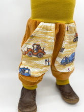 Lade das Bild in den Galerie-Viewer, CORDNICKY-HOSE SENFGELB BAUSTELLE BAGGER
