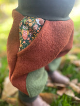 Lade das Bild in den Galerie-Viewer, WOLLWALK-HOSE Rost/Khaki Fuchs Igel Eule Taschen Kniepatches
