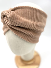 Lade das Bild in den Galerie-Viewer, Bio Cord Rock Damen Haselnuss/Hellbraun mit Siebenschläfer Taschen mit oder ohne Haarband
