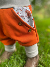 Lade das Bild in den Galerie-Viewer, BIO SOFT SWEAT HOSE Rost/Grau Brombeerzwerg Taschen Mitwachsend
