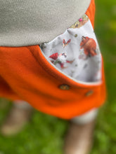 Lade das Bild in den Galerie-Viewer, BIO SOFT SWEAT HOSE Rost/Grau Brombeerzwerg Taschen Mitwachsend
